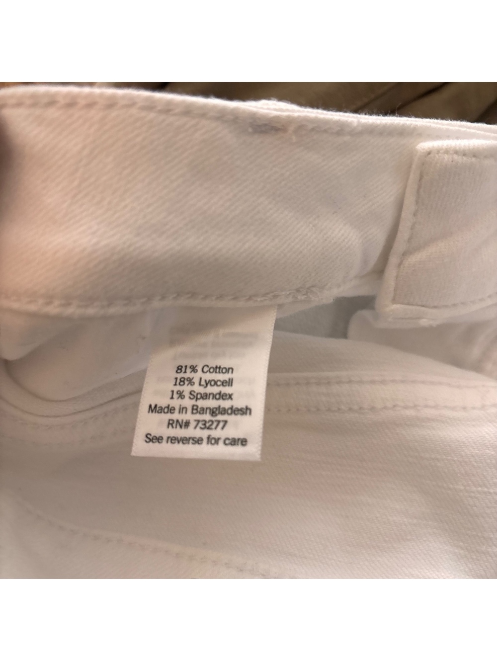 NWT - Vera Wang Denim White Bermuda Shorts Belt, Size 6 - Picture 8 of 8